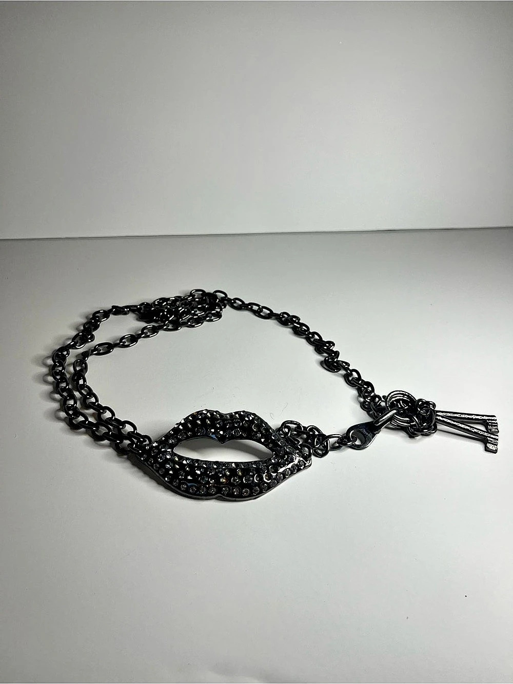 Black Statement Key Pendant belt